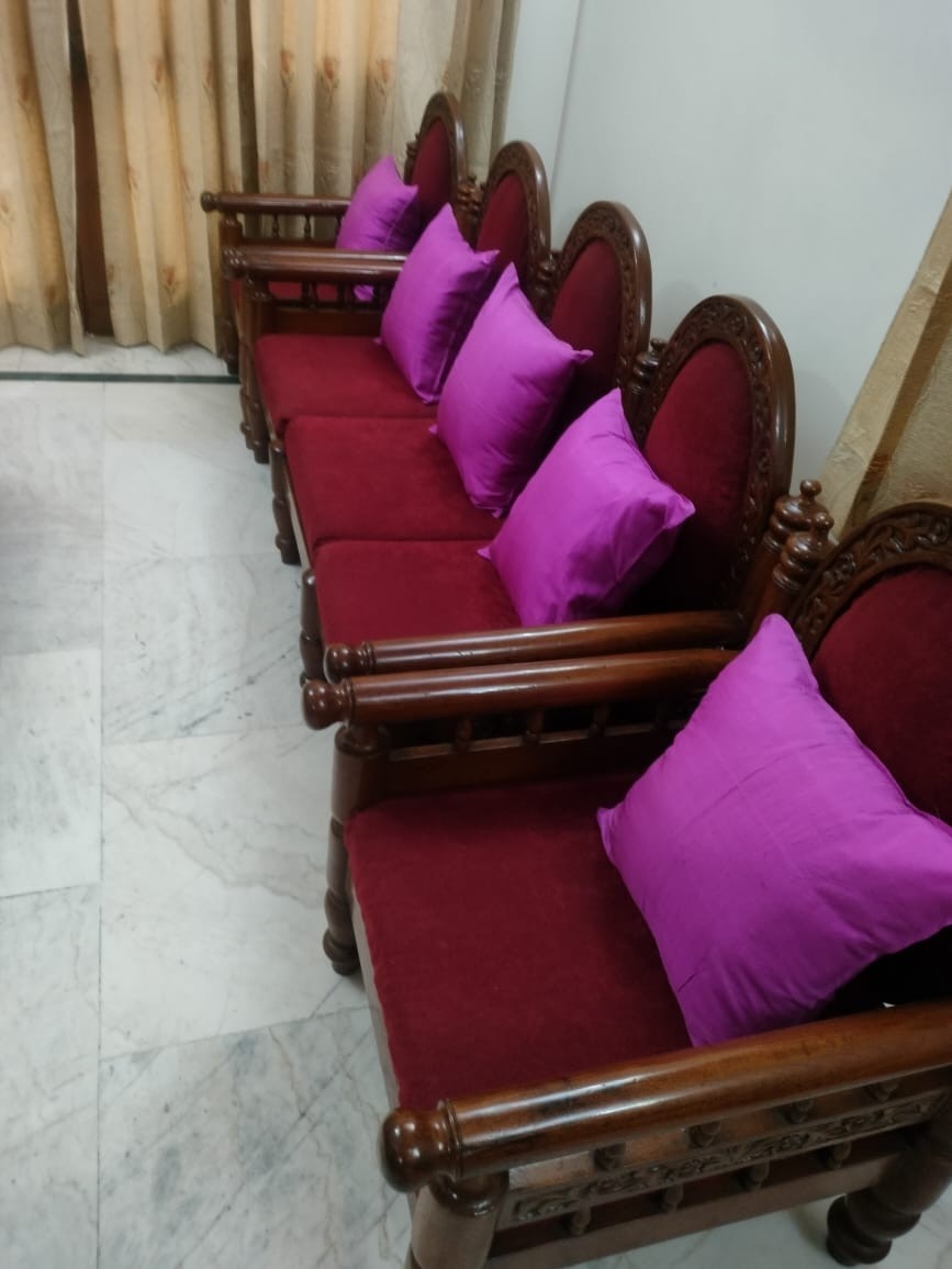 Move-out sale from a family home in Southwest Delhi.